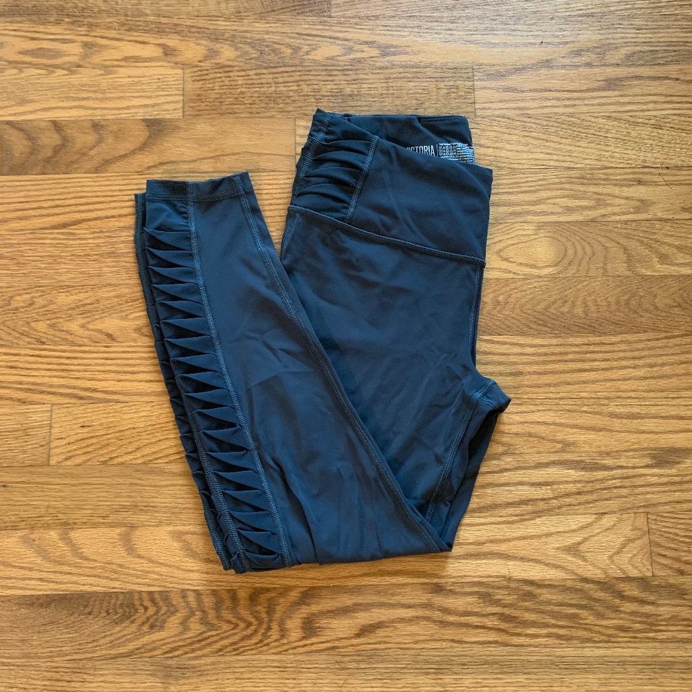 VS Total Knockout Twisted Pleat Legging